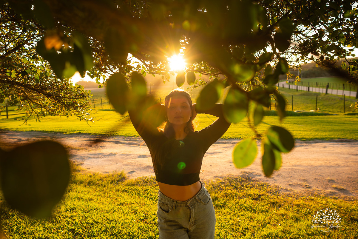 ensaio externo de 15 anos - Bruna - conexão com a natureza - fotos com égua - pré-festa de debutante - fotografia ao ar livre - céu azul  - celebração de 15 anos - Antonio Rocha Fotografias - São Lourenço do Sul - Pelotas - Festa de 15 anos - Debutante
