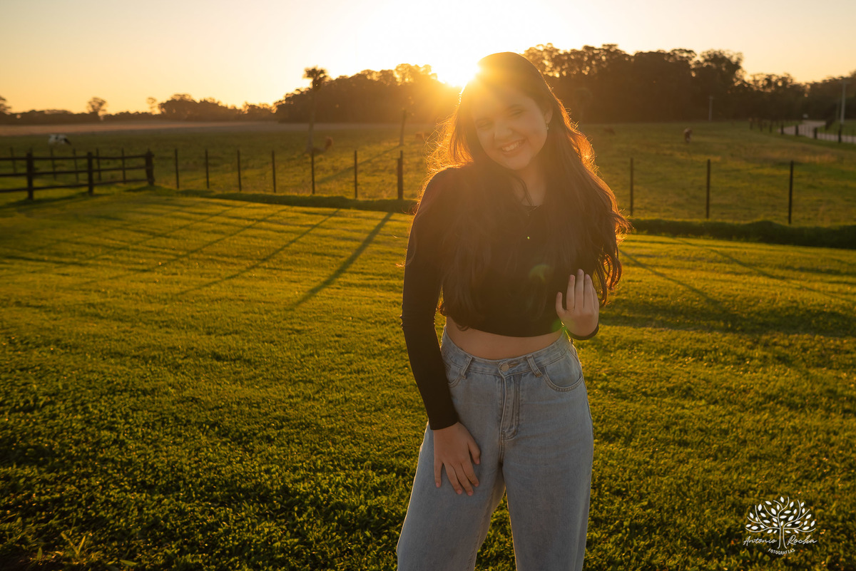 ensaio externo de 15 anos - Bruna - conexão com a natureza - fotos com égua - pré-festa de debutante - fotografia ao ar livre - céu azul  - celebração de 15 anos - Antonio Rocha Fotografias - São Lourenço do Sul - Pelotas - Festa de 15 anos - Debutante