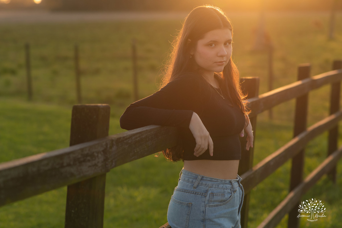ensaio externo de 15 anos - Bruna - conexão com a natureza - fotos com égua - pré-festa de debutante - fotografia ao ar livre - céu azul  - celebração de 15 anos - Antonio Rocha Fotografias - São Lourenço do Sul - Pelotas - Festa de 15 anos - Debutante