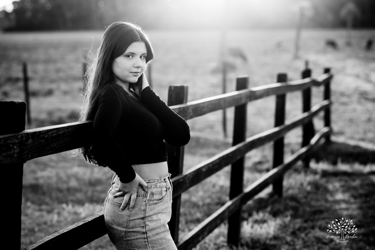 ensaio externo de 15 anos - Bruna - conexão com a natureza - fotos com égua - pré-festa de debutante - fotografia ao ar livre - céu azul  - celebração de 15 anos - Antonio Rocha Fotografias - São Lourenço do Sul - Pelotas - Festa de 15 anos - Debutante