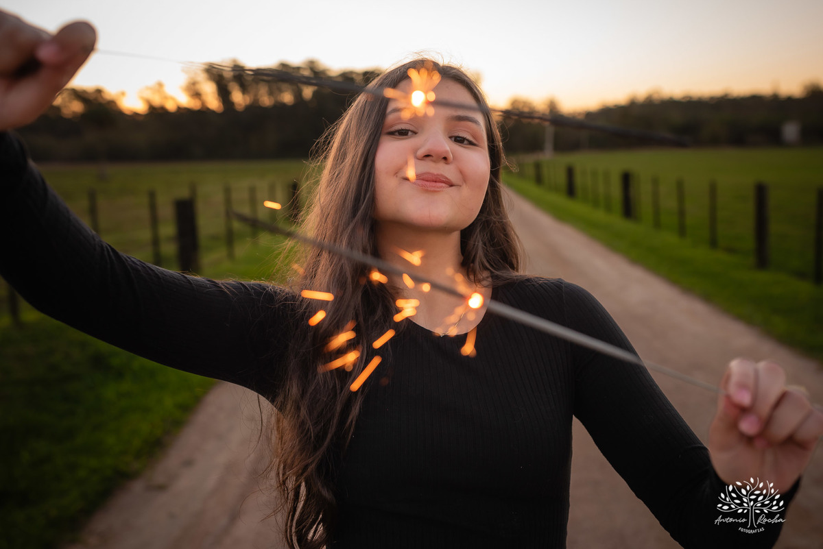 ensaio externo de 15 anos - Bruna - conexão com a natureza - fotos com égua - pré-festa de debutante - fotografia ao ar livre - céu azul  - celebração de 15 anos - Antonio Rocha Fotografias - São Lourenço do Sul - Pelotas - Festa de 15 anos - Debutante