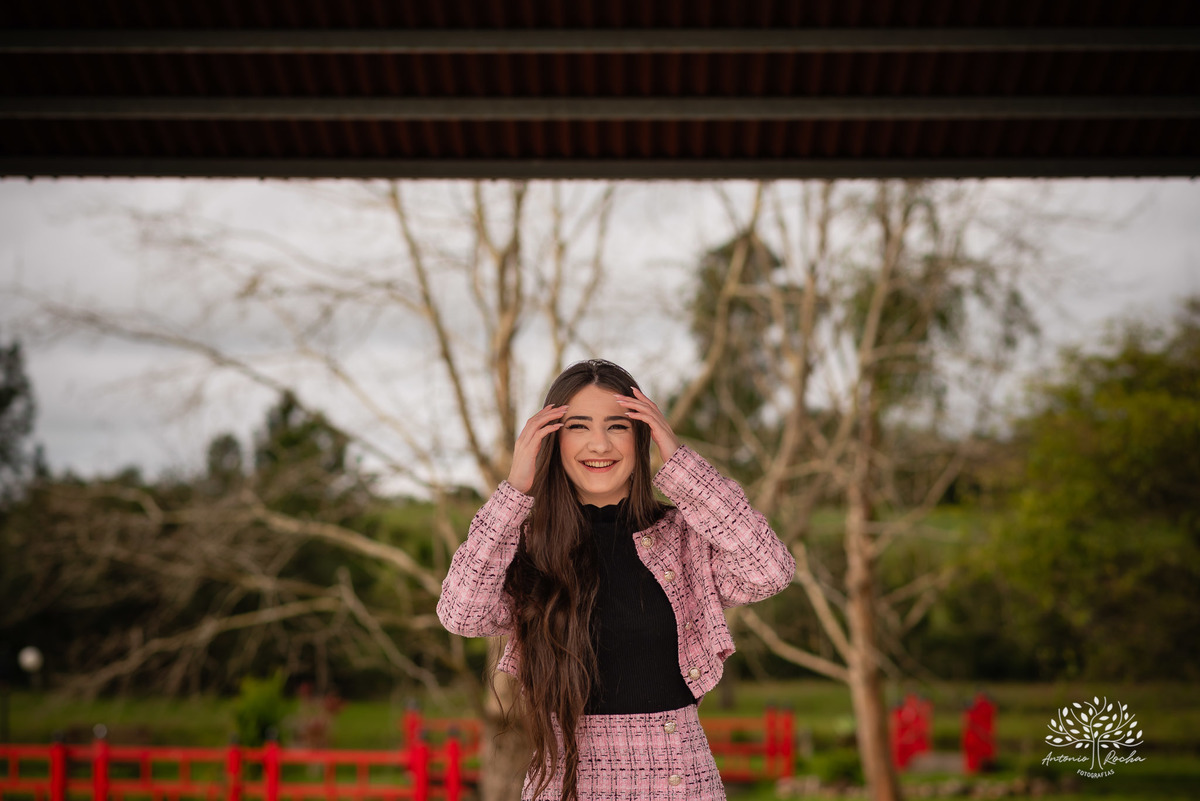 ensaio de 15 anos - fotografia de debutante - Ana Julia - violão José Bezerra - chácara da família Fiss - vestido de princesa - fotos de 15 anos - Antonio Rocha Fotografias -  memórias de 15 anos - sessão de fotos - Pelotas - Ensaio Externo - Cabine