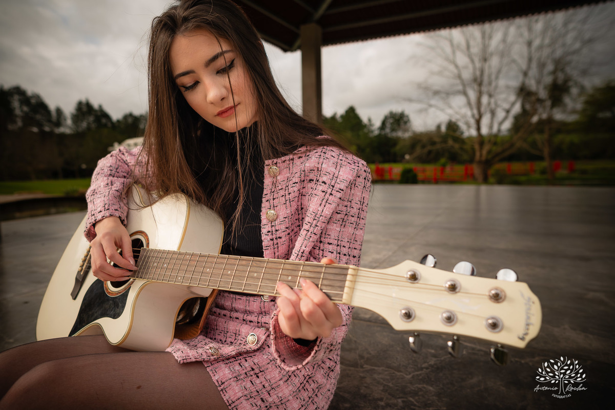 ensaio de 15 anos - fotografia de debutante - Ana Julia - violão José Bezerra - chácara da família Fiss - vestido de princesa - fotos de 15 anos - Antonio Rocha Fotografias -  memórias de 15 anos - sessão de fotos - Pelotas - Ensaio Externo - Cabine