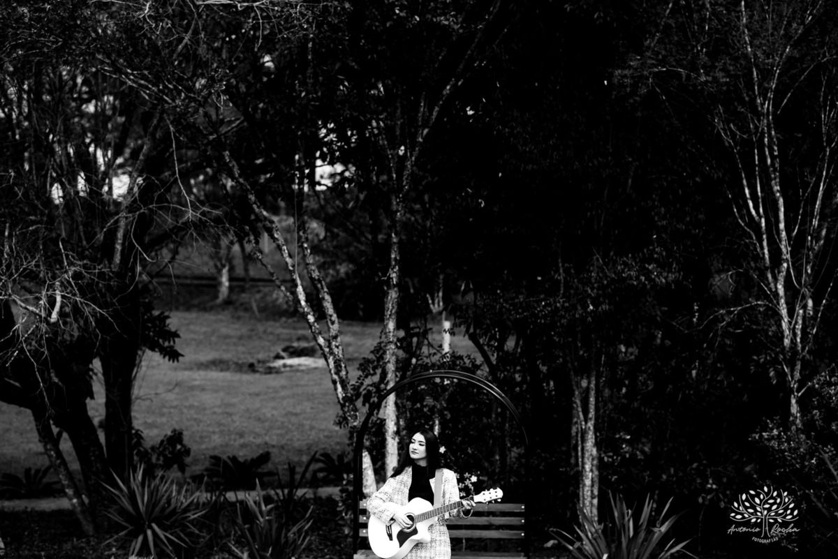 ensaio de 15 anos - fotografia de debutante - Ana Julia - violão José Bezerra - chácara da família Fiss - vestido de princesa - fotos de 15 anos - Antonio Rocha Fotografias -  memórias de 15 anos - sessão de fotos - Pelotas - Ensaio Externo - Cabine
