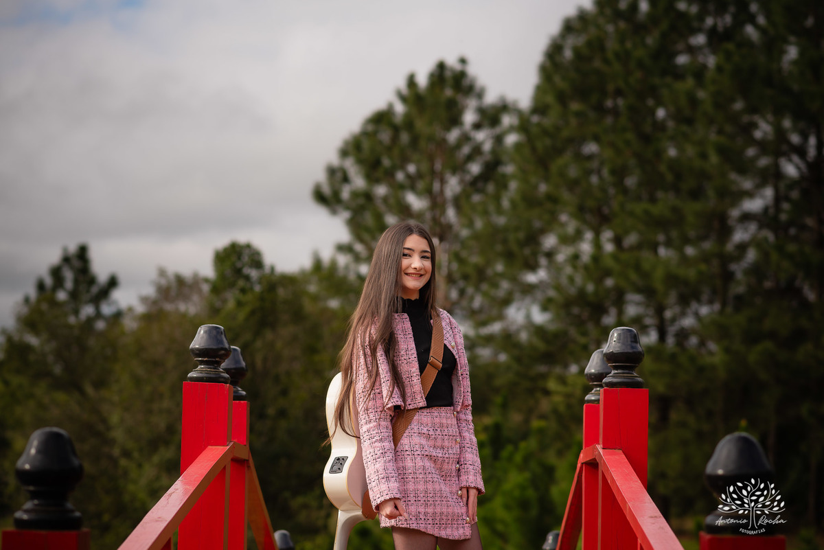 ensaio de 15 anos - fotografia de debutante - Ana Julia - violão José Bezerra - chácara da família Fiss - vestido de princesa - fotos de 15 anos - Antonio Rocha Fotografias -  memórias de 15 anos - sessão de fotos - Pelotas - Ensaio Externo - Cabine