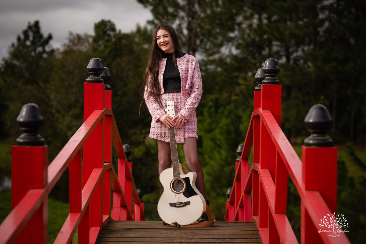 ensaio de 15 anos - fotografia de debutante - Ana Julia - violão José Bezerra - chácara da família Fiss - vestido de princesa - fotos de 15 anos - Antonio Rocha Fotografias -  memórias de 15 anos - sessão de fotos - Pelotas - Ensaio Externo - Cabine
