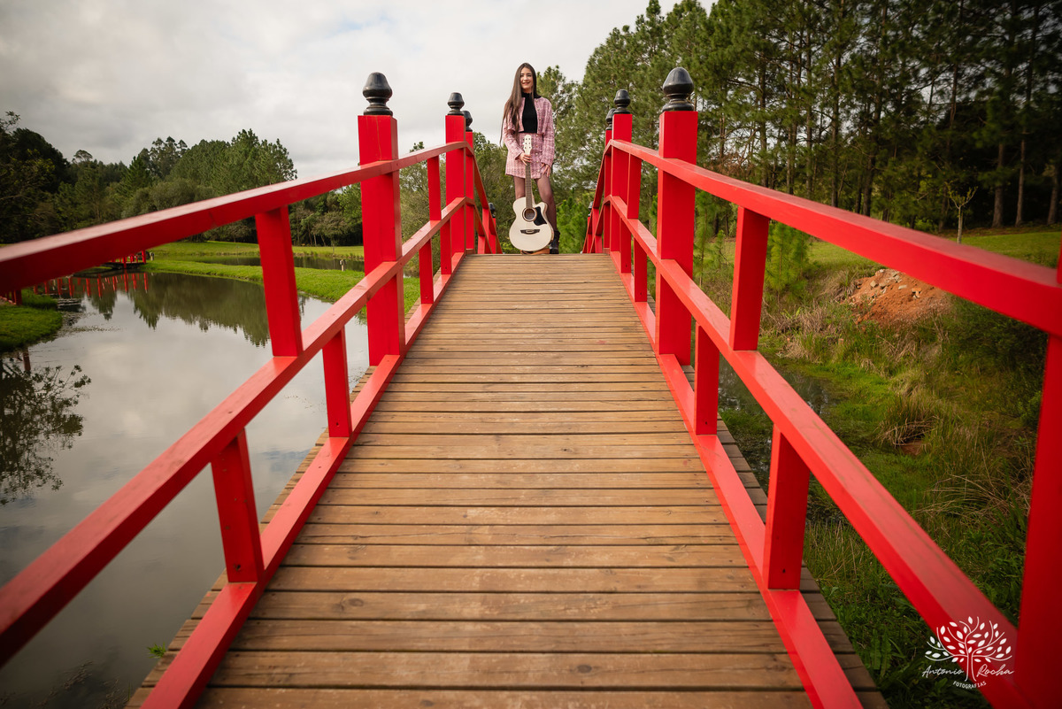 ensaio de 15 anos - fotografia de debutante - Ana Julia - violão José Bezerra - chácara da família Fiss - vestido de princesa - fotos de 15 anos - Antonio Rocha Fotografias -  memórias de 15 anos - sessão de fotos - Pelotas - Ensaio Externo - Cabine