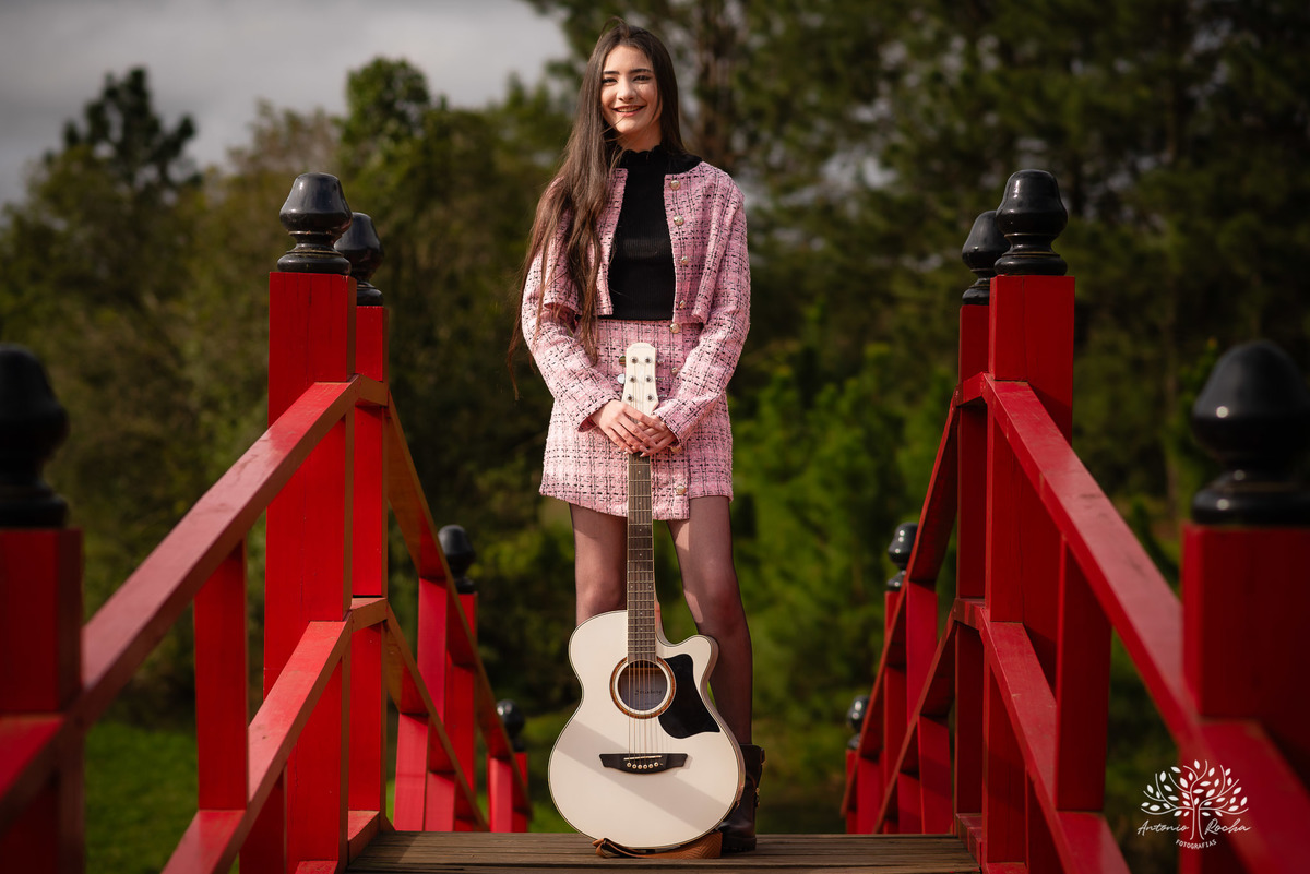 ensaio de 15 anos - fotografia de debutante - Ana Julia - violão José Bezerra - chácara da família Fiss - vestido de princesa - fotos de 15 anos - Antonio Rocha Fotografias -  memórias de 15 anos - sessão de fotos - Pelotas - Ensaio Externo - Cabine