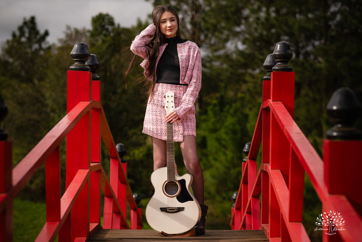 ensaio de 15 anos - fotografia de debutante - Ana Julia - violão José Bezerra - chácara da família Fiss - vestido de princesa - fotos de 15 anos - Antonio Rocha Fotografias -  memórias de 15 anos - sessão de fotos - Pelotas - Ensaio Externo - Cabine