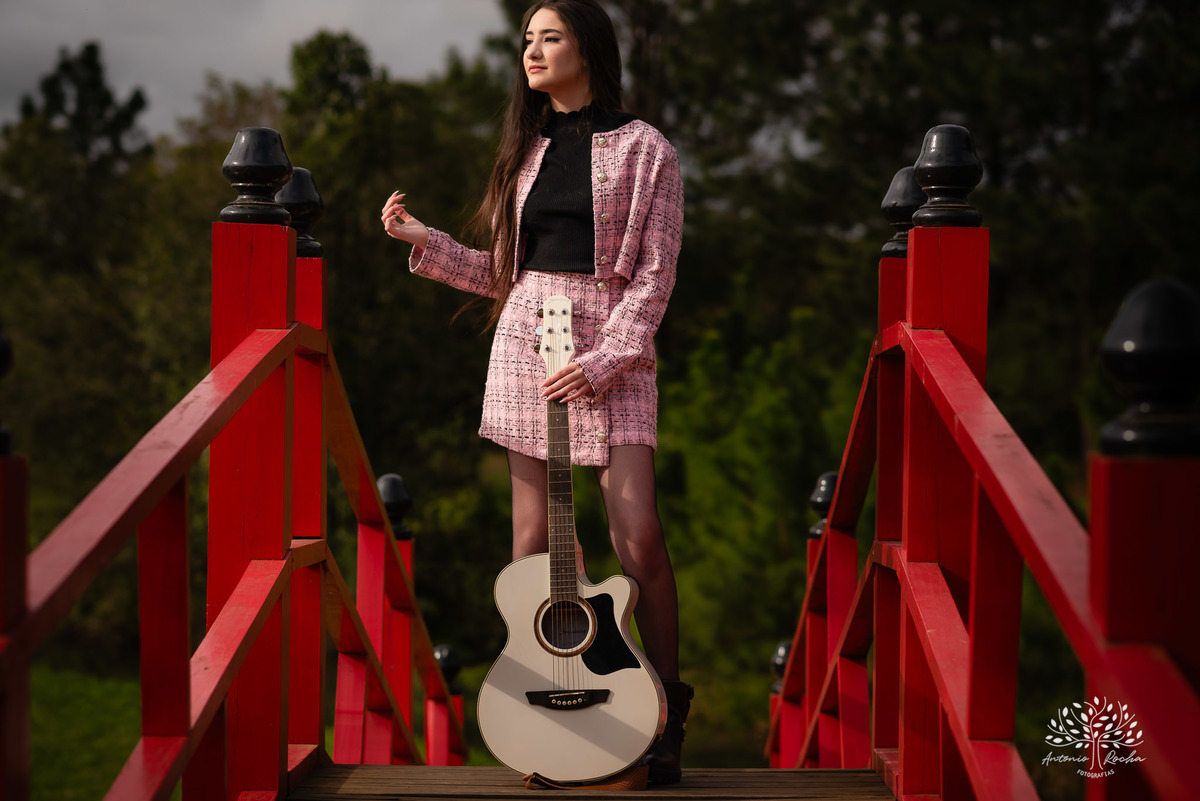 ensaio de 15 anos - fotografia de debutante - Ana Julia - violão José Bezerra - chácara da família Fiss - vestido de princesa - fotos de 15 anos - Antonio Rocha Fotografias -  memórias de 15 anos - sessão de fotos - Pelotas - Ensaio Externo - Cabine