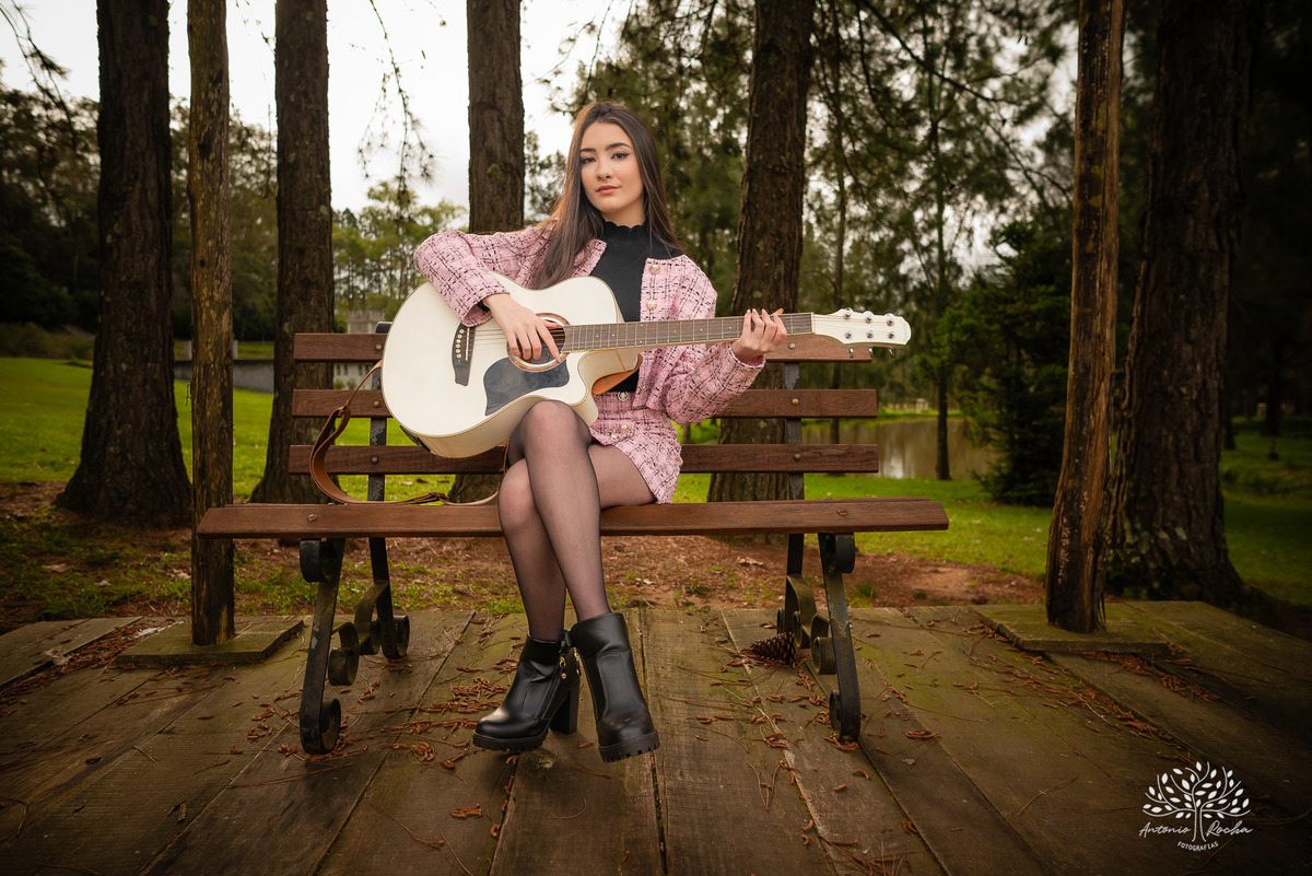 ensaio de 15 anos - fotografia de debutante - Ana Julia - violão José Bezerra - chácara da família Fiss - vestido de princesa - fotos de 15 anos - Antonio Rocha Fotografias -  memórias de 15 anos - sessão de fotos - Pelotas - Ensaio Externo - Cabine