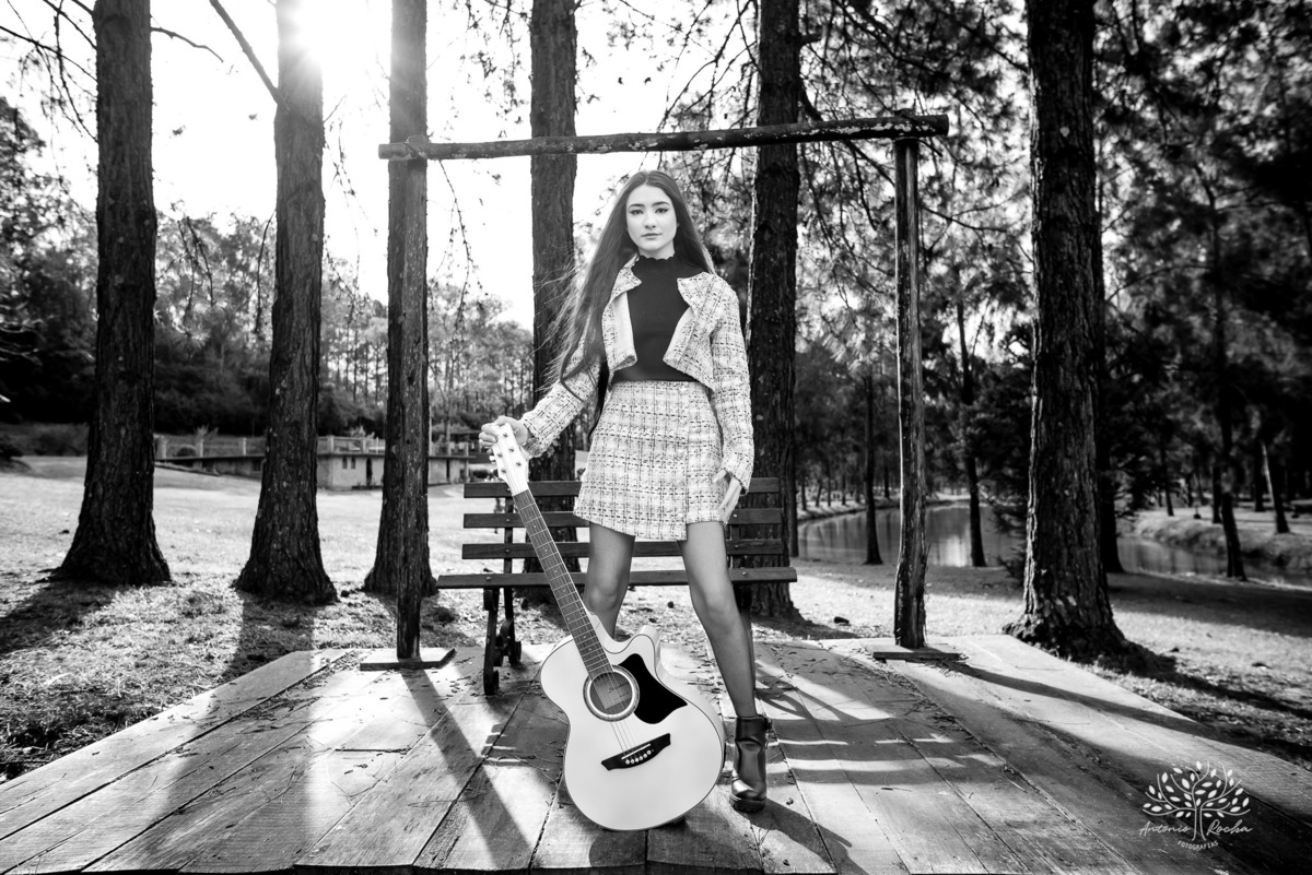 ensaio de 15 anos - fotografia de debutante - Ana Julia - violão José Bezerra - chácara da família Fiss - vestido de princesa - fotos de 15 anos - Antonio Rocha Fotografias -  memórias de 15 anos - sessão de fotos - Pelotas - Ensaio Externo - Cabine