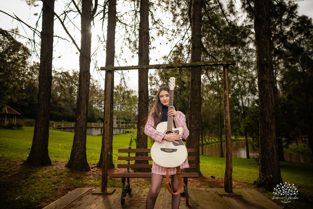 ensaio de 15 anos - fotografia de debutante - Ana Julia - violão José Bezerra - chácara da família Fiss - vestido de princesa - fotos de 15 anos - Antonio Rocha Fotografias -  memórias de 15 anos - sessão de fotos - Pelotas - Ensaio Externo - Cabine