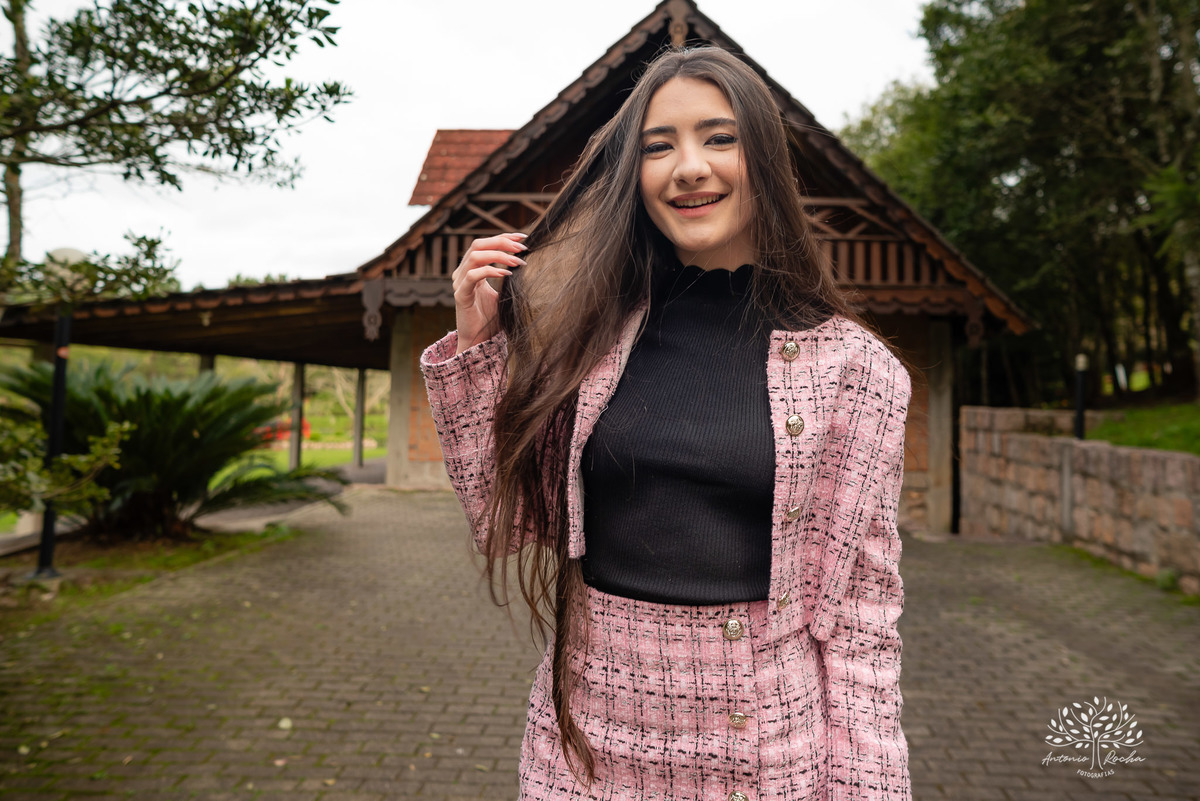 ensaio de 15 anos - fotografia de debutante - Ana Julia - violão José Bezerra - chácara da família Fiss - vestido de princesa - fotos de 15 anos - Antonio Rocha Fotografias -  memórias de 15 anos - sessão de fotos - Pelotas - Ensaio Externo - Cabine