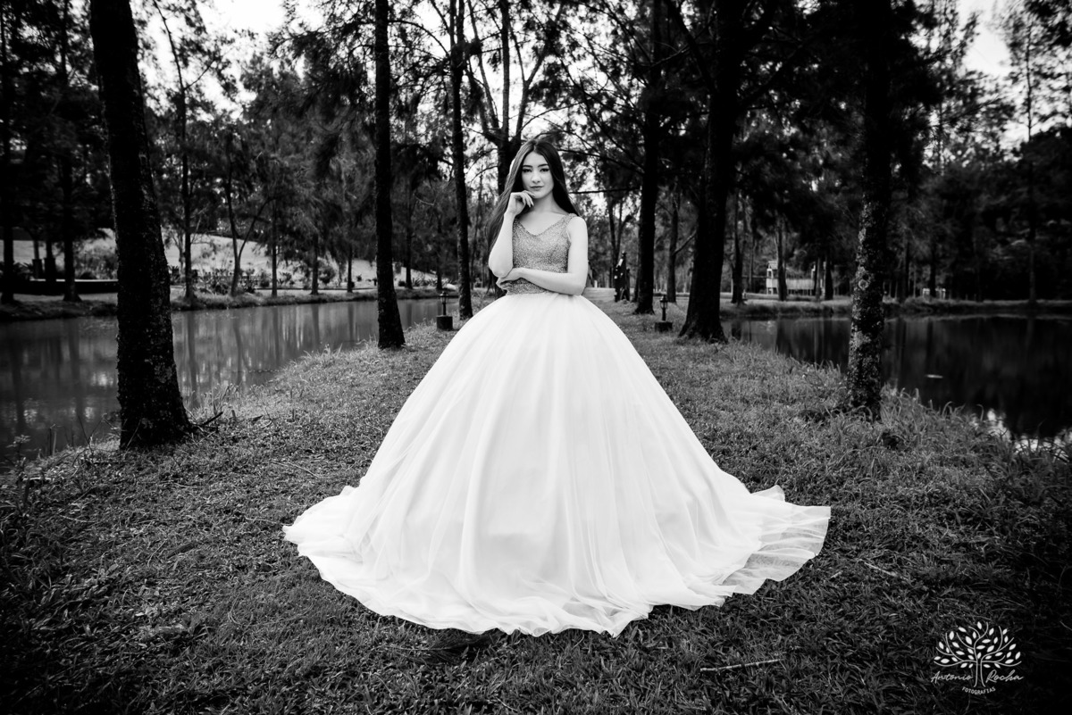 ensaio de 15 anos - fotografia de debutante - Ana Julia - violão José Bezerra - chácara da família Fiss - vestido de princesa - fotos de 15 anos - Antonio Rocha Fotografias -  memórias de 15 anos - sessão de fotos - Pelotas - Ensaio Externo - Cabine