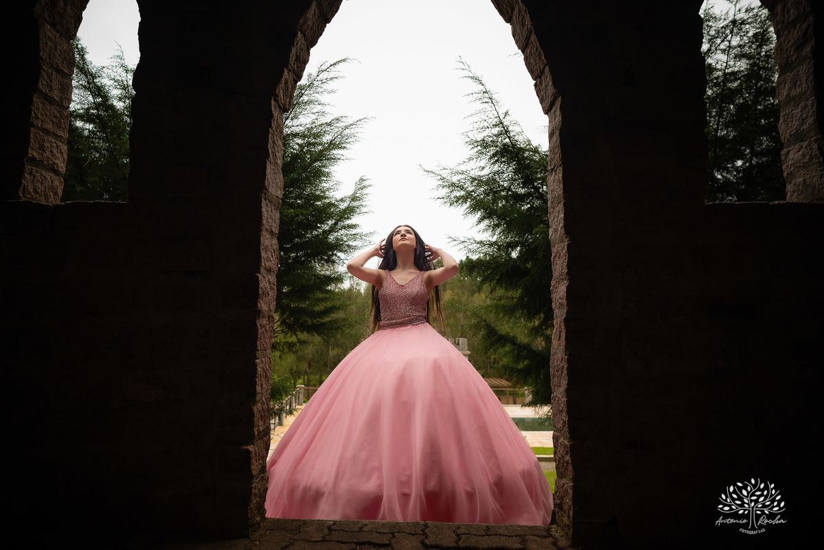 ensaio de 15 anos - fotografia de debutante - Ana Julia - violão José Bezerra - chácara da família Fiss - vestido de princesa - fotos de 15 anos - Antonio Rocha Fotografias -  memórias de 15 anos - sessão de fotos - Pelotas - Ensaio Externo - Cabine