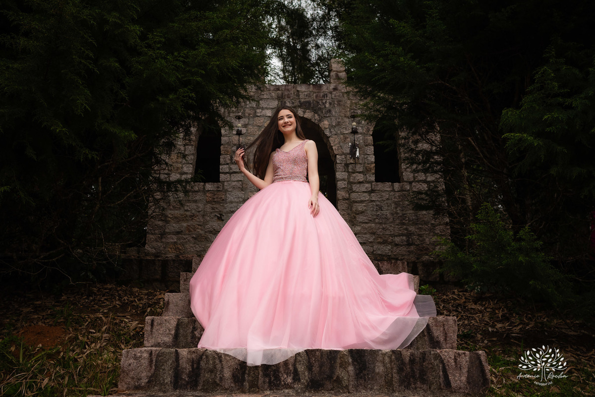 ensaio de 15 anos - fotografia de debutante - Ana Julia - violão José Bezerra - chácara da família Fiss - vestido de princesa - fotos de 15 anos - Antonio Rocha Fotografias -  memórias de 15 anos - sessão de fotos - Pelotas - Ensaio Externo - Cabine