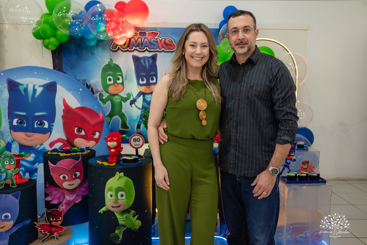 aniversário infantil - fotografia infantil - festa de 4 anos - alegria das crianças - fotógrafo profissional - Antonio Rocha Fotografias - celebração em família - recordações de infância - momentos especiais - fotografia de aniversário - Pelotas