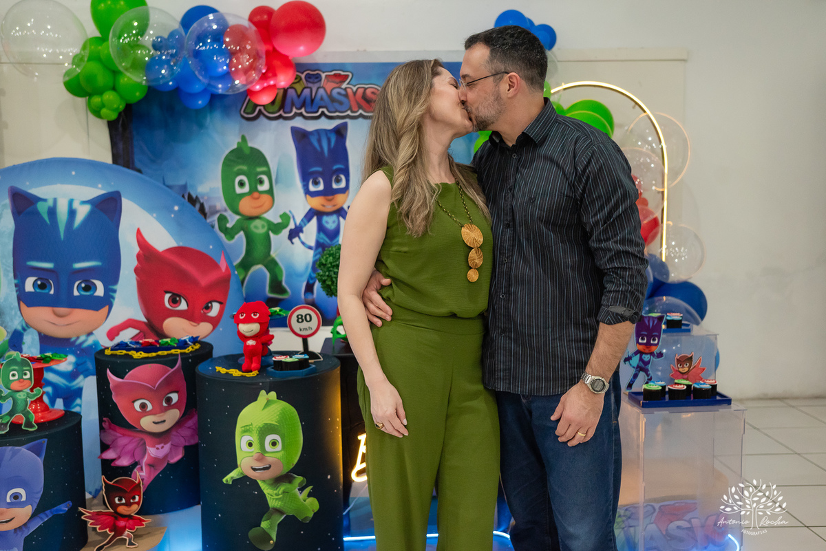 aniversário infantil - fotografia infantil - festa de 4 anos - alegria das crianças - fotógrafo profissional - Antonio Rocha Fotografias - celebração em família - recordações de infância - momentos especiais - fotografia de aniversário - Pelotas