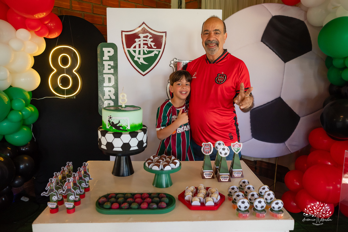 festa - 8 anos - Pedro - diversão - sol - brincadeiras - balanço - futebol - bexigas - guerra de água - poça d'água - almoço especial - carinho - família - amigos - sorriso - Parabéns Gaúcho - carioca - gauchinho - Antonio Rocha Fotografias - Pelotas