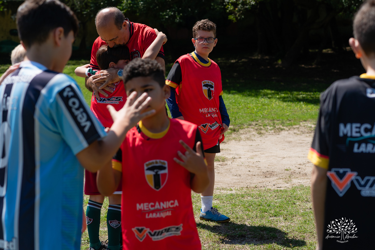 festa - 8 anos - Pedro - diversão - sol - brincadeiras - balanço - futebol - bexigas - guerra de água - poça d'água - almoço especial - carinho - família - amigos - sorriso - Parabéns Gaúcho - carioca - gauchinho - Antonio Rocha Fotografias - Pelotas