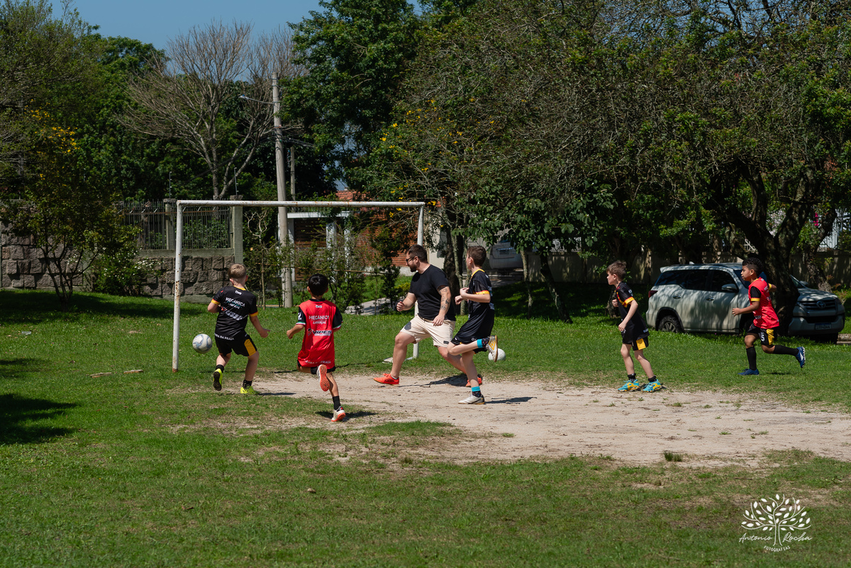 festa - 8 anos - Pedro - diversão - sol - brincadeiras - balanço - futebol - bexigas - guerra de água - poça d'água - almoço especial - carinho - família - amigos - sorriso - Parabéns Gaúcho - carioca - gauchinho - Antonio Rocha Fotografias - Pelotas