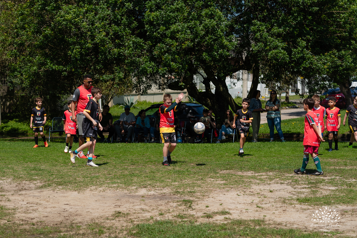 festa - 8 anos - Pedro - diversão - sol - brincadeiras - balanço - futebol - bexigas - guerra de água - poça d'água - almoço especial - carinho - família - amigos - sorriso - Parabéns Gaúcho - carioca - gauchinho - Antonio Rocha Fotografias - Pelotas
