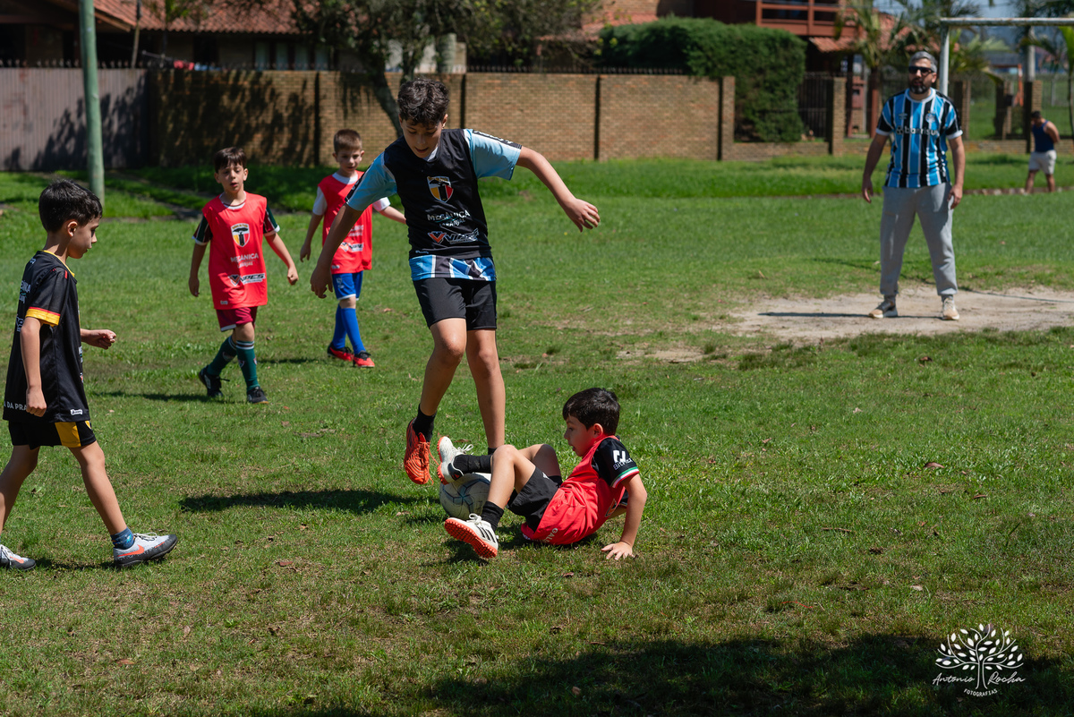 festa - 8 anos - Pedro - diversão - sol - brincadeiras - balanço - futebol - bexigas - guerra de água - poça d'água - almoço especial - carinho - família - amigos - sorriso - Parabéns Gaúcho - carioca - gauchinho - Antonio Rocha Fotografias - Pelotas