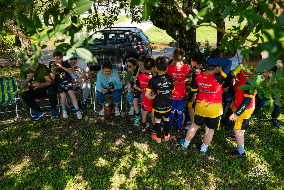 festa - 8 anos - Pedro - diversão - sol - brincadeiras - balanço - futebol - bexigas - guerra de água - poça d'água - almoço especial - carinho - família - amigos - sorriso - Parabéns Gaúcho - carioca - gauchinho - Antonio Rocha Fotografias - Pelotas