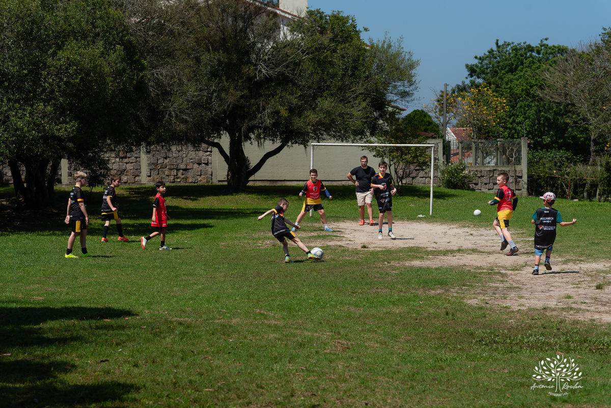 festa - 8 anos - Pedro - diversão - sol - brincadeiras - balanço - futebol - bexigas - guerra de água - poça d'água - almoço especial - carinho - família - amigos - sorriso - Parabéns Gaúcho - carioca - gauchinho - Antonio Rocha Fotografias - Pelotas