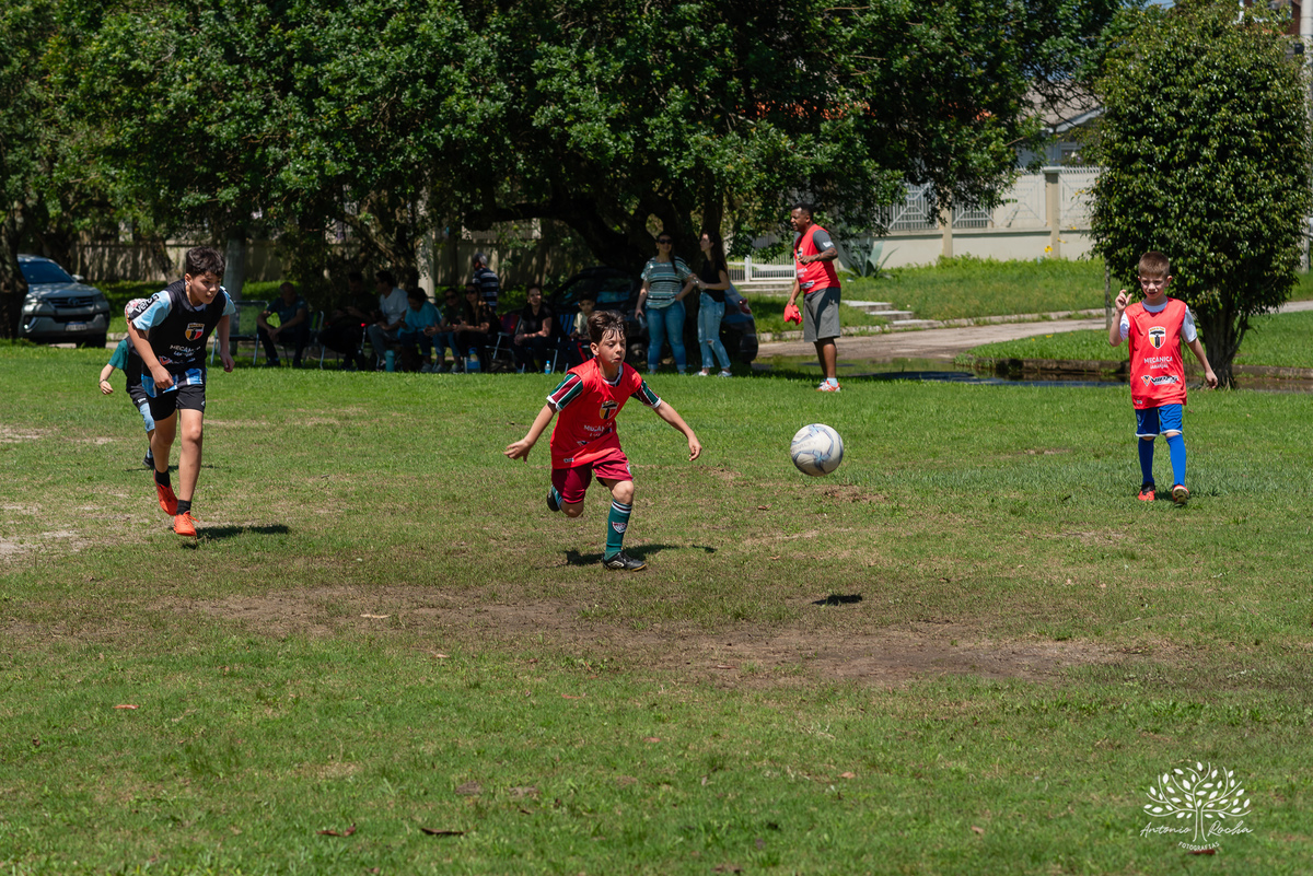 festa - 8 anos - Pedro - diversão - sol - brincadeiras - balanço - futebol - bexigas - guerra de água - poça d'água - almoço especial - carinho - família - amigos - sorriso - Parabéns Gaúcho - carioca - gauchinho - Antonio Rocha Fotografias - Pelotas