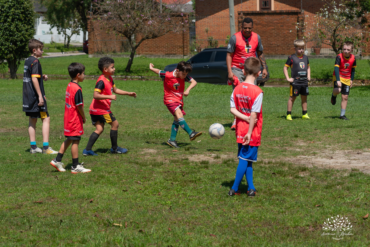 festa - 8 anos - Pedro - diversão - sol - brincadeiras - balanço - futebol - bexigas - guerra de água - poça d'água - almoço especial - carinho - família - amigos - sorriso - Parabéns Gaúcho - carioca - gauchinho - Antonio Rocha Fotografias - Pelotas