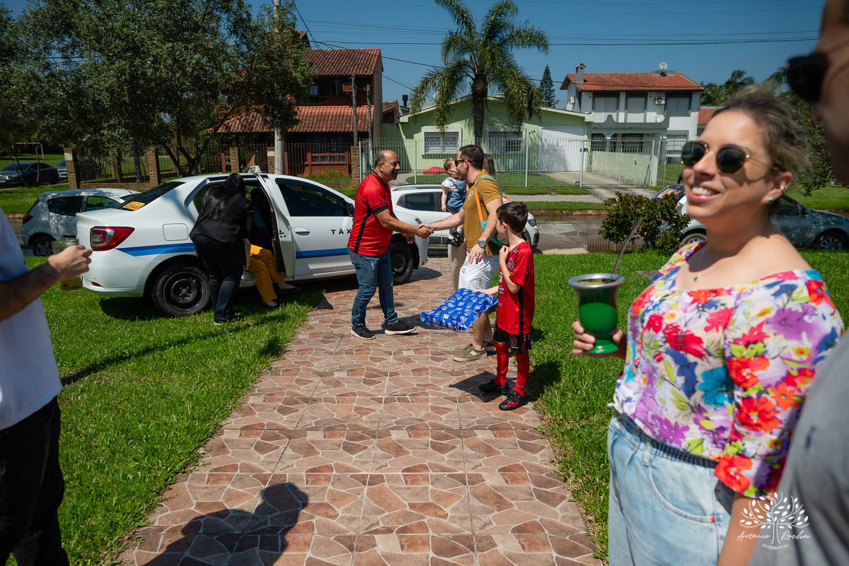festa - 8 anos - Pedro - diversão - sol - brincadeiras - balanço - futebol - bexigas - guerra de água - poça d'água - almoço especial - carinho - família - amigos - sorriso - Parabéns Gaúcho - carioca - gauchinho - Antonio Rocha Fotografias - Pelotas