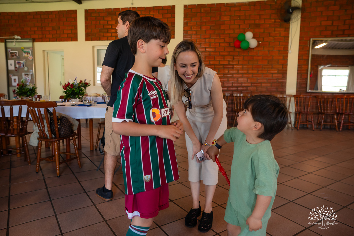 festa - 8 anos - Pedro - diversão - sol - brincadeiras - balanço - futebol - bexigas - guerra de água - poça d'água - almoço especial - carinho - família - amigos - sorriso - Parabéns Gaúcho - carioca - gauchinho - Antonio Rocha Fotografias - Pelotas