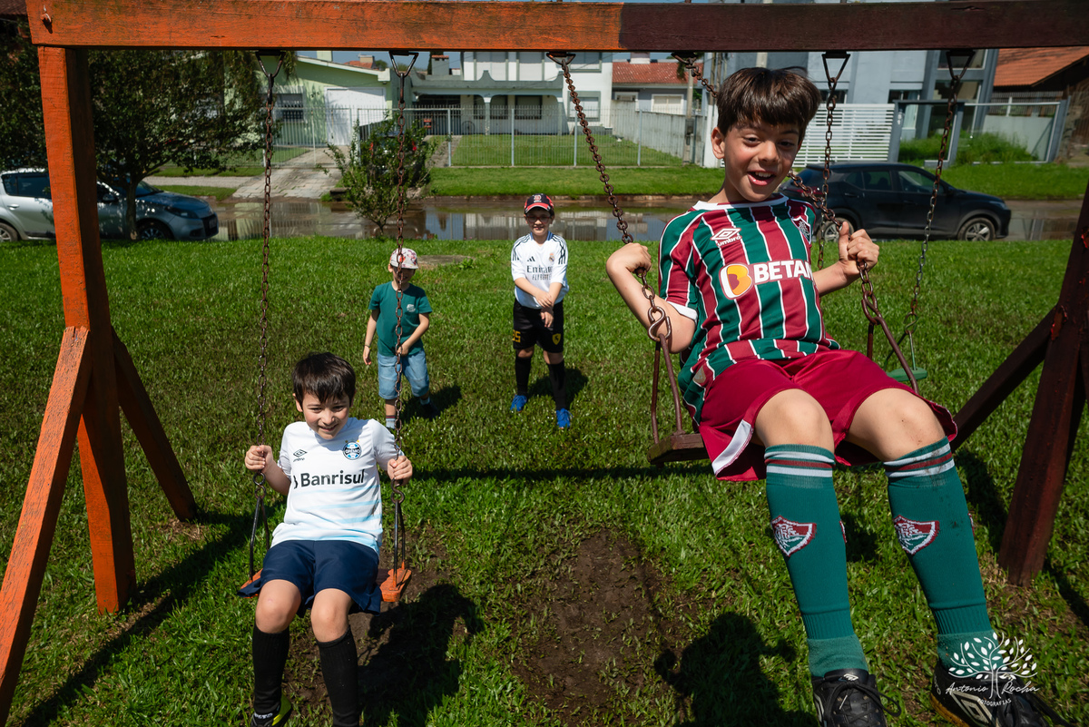 festa - 8 anos - Pedro - diversão - sol - brincadeiras - balanço - futebol - bexigas - guerra de água - poça d'água - almoço especial - carinho - família - amigos - sorriso - Parabéns Gaúcho - carioca - gauchinho - Antonio Rocha Fotografias - Pelotas