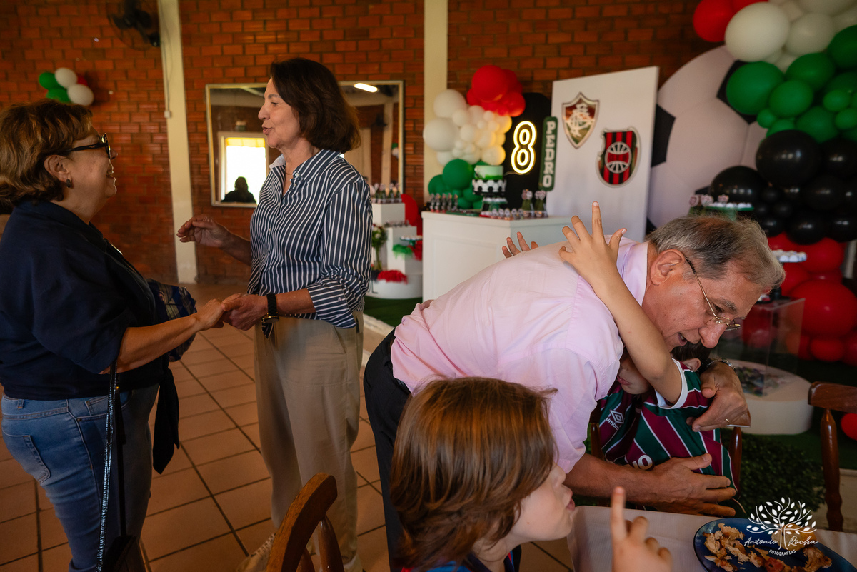 festa - 8 anos - Pedro - diversão - sol - brincadeiras - balanço - futebol - bexigas - guerra de água - poça d'água - almoço especial - carinho - família - amigos - sorriso - Parabéns Gaúcho - carioca - gauchinho - Antonio Rocha Fotografias - Pelotas