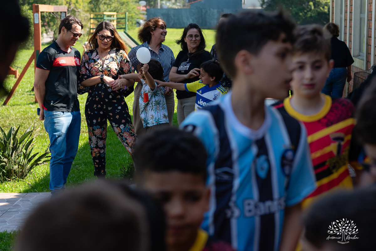 festa - 8 anos - Pedro - diversão - sol - brincadeiras - balanço - futebol - bexigas - guerra de água - poça d'água - almoço especial - carinho - família - amigos - sorriso - Parabéns Gaúcho - carioca - gauchinho - Antonio Rocha Fotografias - Pelotas
