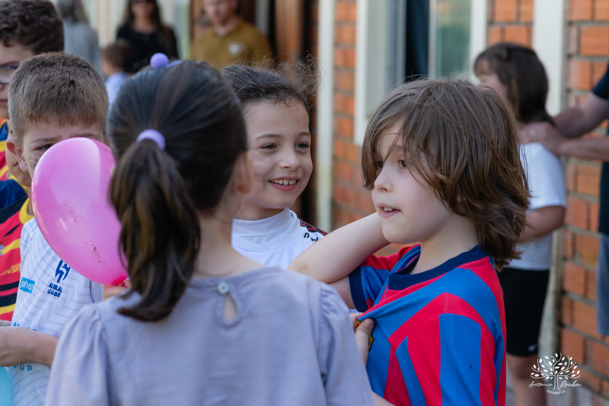 festa - 8 anos - Pedro - diversão - sol - brincadeiras - balanço - futebol - bexigas - guerra de água - poça d'água - almoço especial - carinho - família - amigos - sorriso - Parabéns Gaúcho - carioca - gauchinho - Antonio Rocha Fotografias - Pelotas