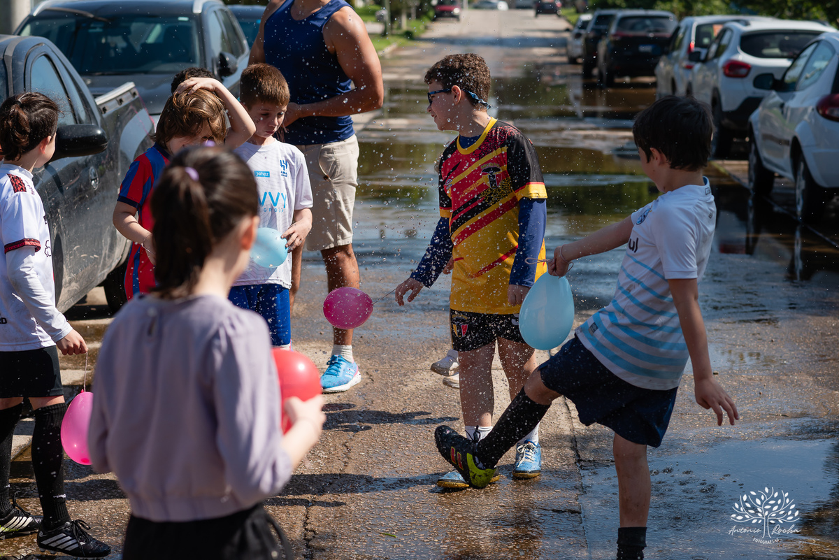 festa - 8 anos - Pedro - diversão - sol - brincadeiras - balanço - futebol - bexigas - guerra de água - poça d'água - almoço especial - carinho - família - amigos - sorriso - Parabéns Gaúcho - carioca - gauchinho - Antonio Rocha Fotografias - Pelotas