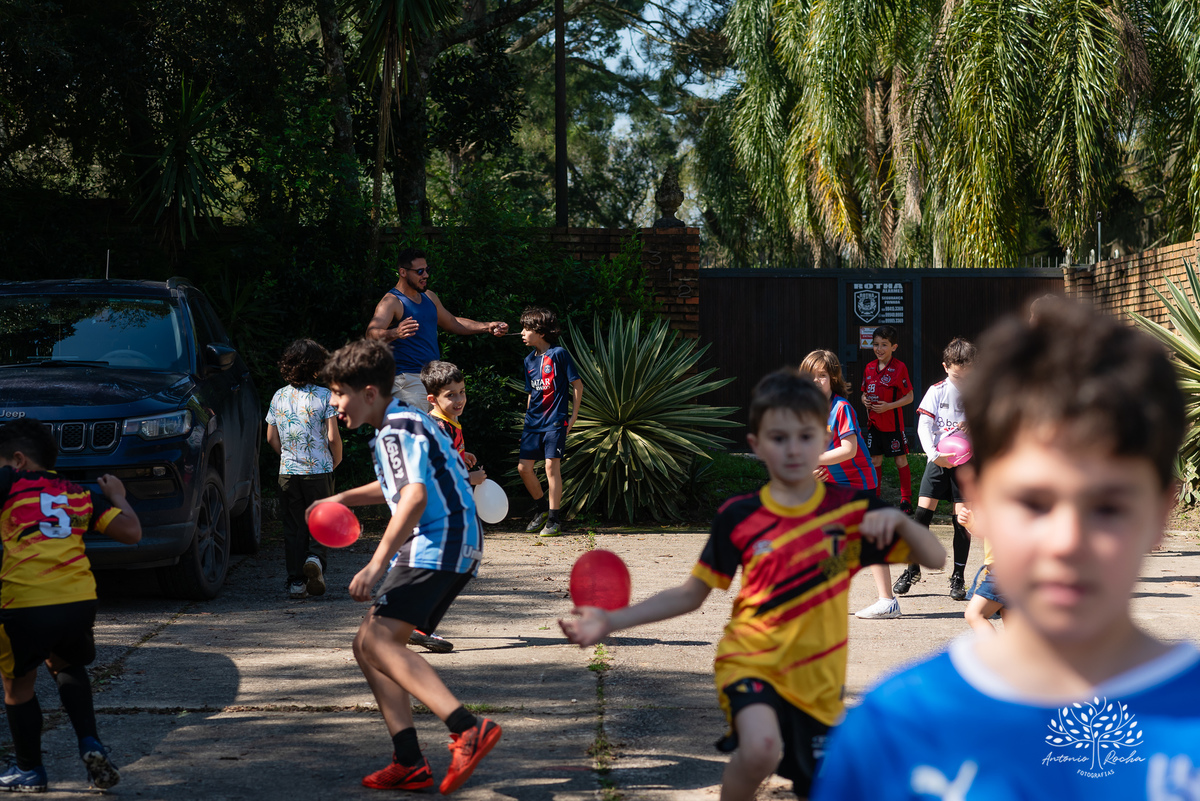 festa - 8 anos - Pedro - diversão - sol - brincadeiras - balanço - futebol - bexigas - guerra de água - poça d'água - almoço especial - carinho - família - amigos - sorriso - Parabéns Gaúcho - carioca - gauchinho - Antonio Rocha Fotografias - Pelotas