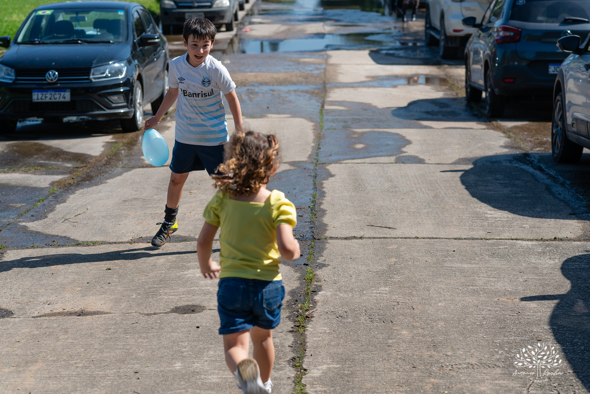 festa - 8 anos - Pedro - diversão - sol - brincadeiras - balanço - futebol - bexigas - guerra de água - poça d'água - almoço especial - carinho - família - amigos - sorriso - Parabéns Gaúcho - carioca - gauchinho - Antonio Rocha Fotografias - Pelotas