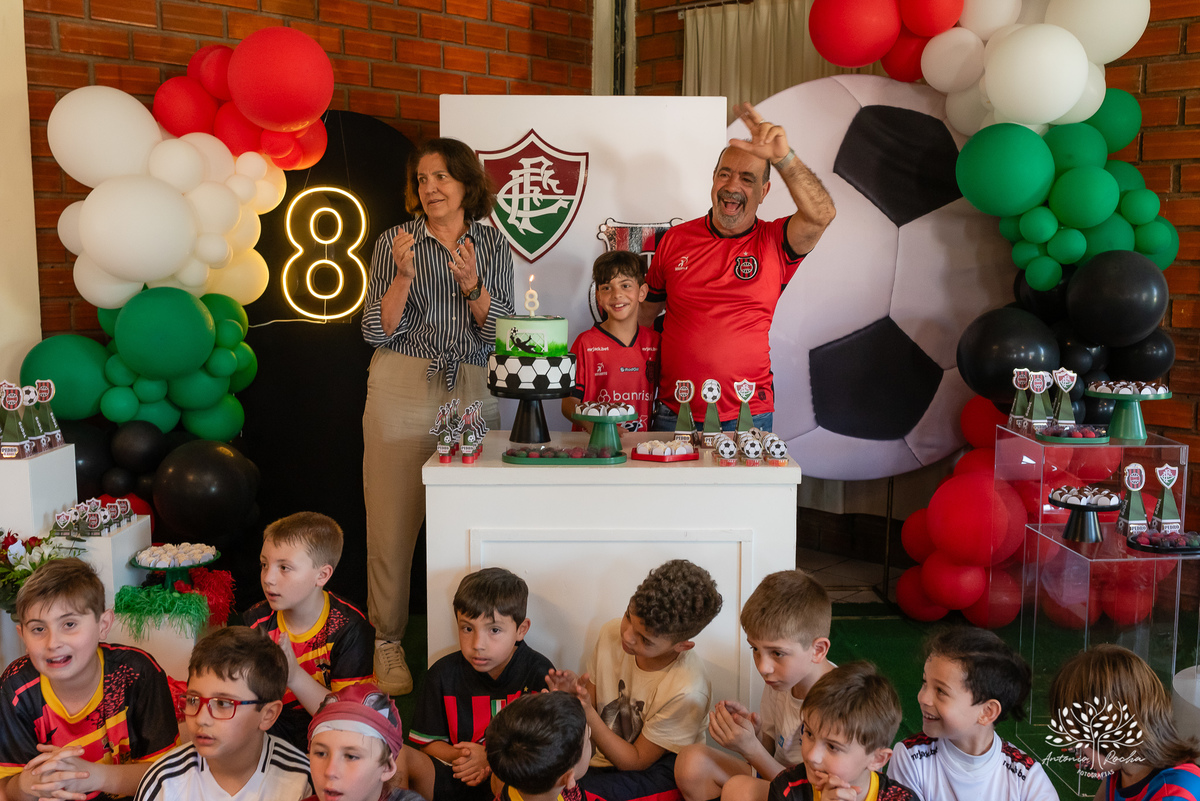 festa - 8 anos - Pedro - diversão - sol - brincadeiras - balanço - futebol - bexigas - guerra de água - poça d'água - almoço especial - carinho - família - amigos - sorriso - Parabéns Gaúcho - carioca - gauchinho - Antonio Rocha Fotografias - Pelotas