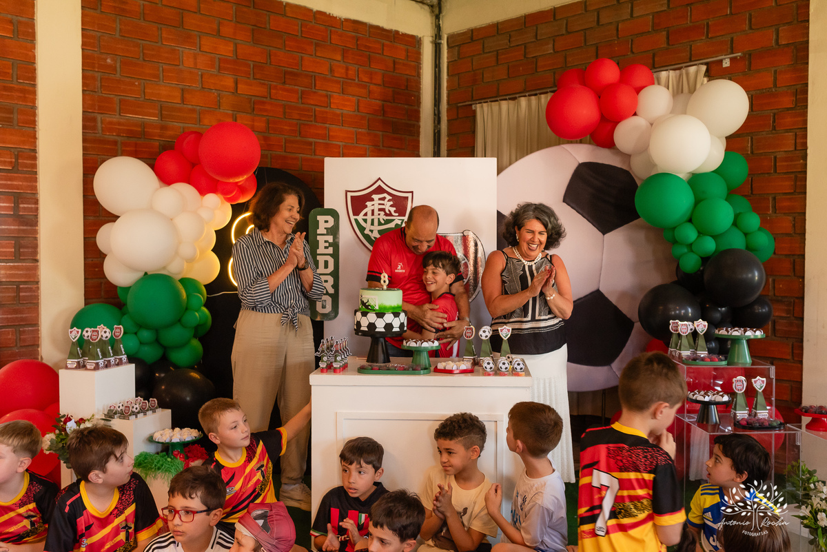festa - 8 anos - Pedro - diversão - sol - brincadeiras - balanço - futebol - bexigas - guerra de água - poça d'água - almoço especial - carinho - família - amigos - sorriso - Parabéns Gaúcho - carioca - gauchinho - Antonio Rocha Fotografias - Pelotas