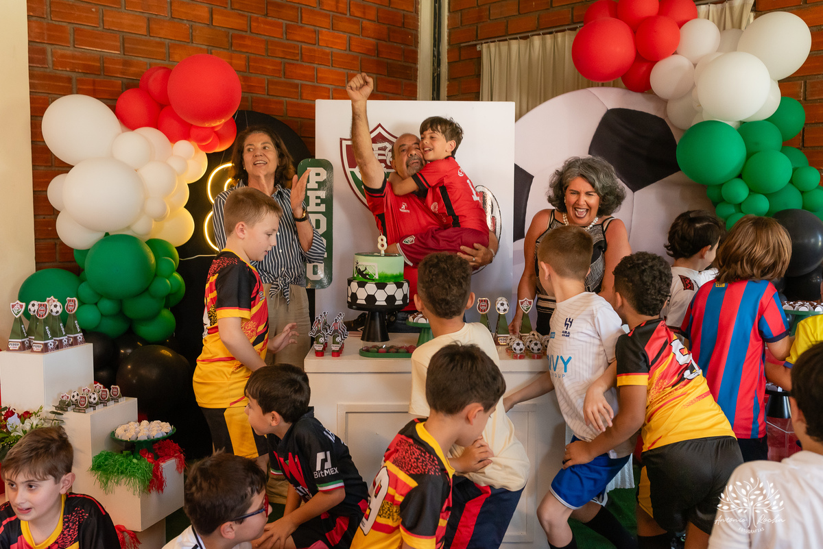 festa - 8 anos - Pedro - diversão - sol - brincadeiras - balanço - futebol - bexigas - guerra de água - poça d'água - almoço especial - carinho - família - amigos - sorriso - Parabéns Gaúcho - carioca - gauchinho - Antonio Rocha Fotografias - Pelotas