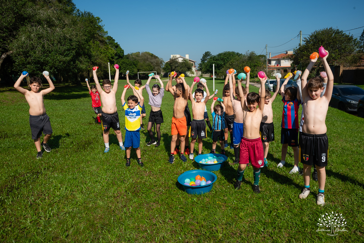festa - 8 anos - Pedro - diversão - sol - brincadeiras - balanço - futebol - bexigas - guerra de água - poça d'água - almoço especial - carinho - família - amigos - sorriso - Parabéns Gaúcho - carioca - gauchinho - Antonio Rocha Fotografias - Pelotas