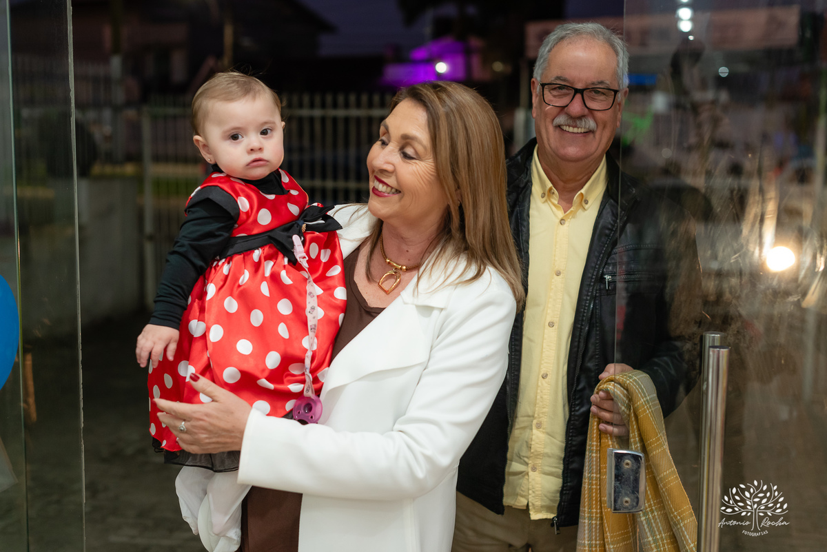 primeiro aninho - festa infantil - Maria Eduarda - família - amigos - aniversário temático - fotografia de aniversário - banda ao vivo - playground infantil - decoração Minnie - Antonio Rocha Fotografias - salão Loly Pop - celebração em família - Pelotas