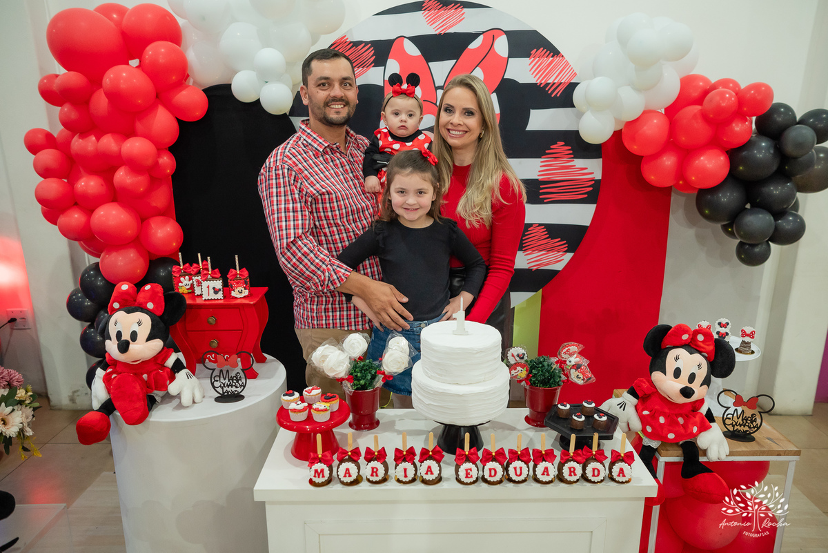 primeiro aninho - festa infantil - Maria Eduarda - família - amigos - aniversário temático - fotografia de aniversário - banda ao vivo - playground infantil - decoração Minnie - Antonio Rocha Fotografias - salão Loly Pop - celebração em família - Pelotas
