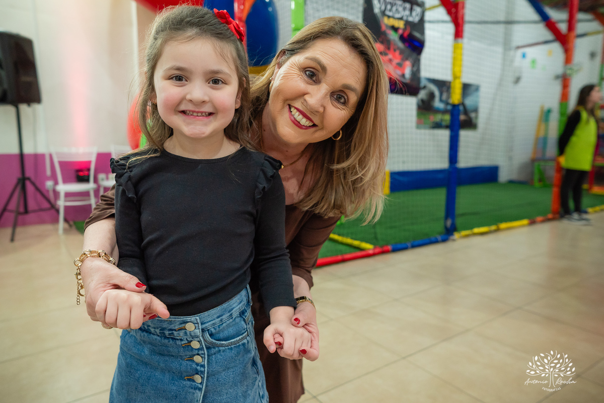 primeiro aninho - festa infantil - Maria Eduarda - família - amigos - aniversário temático - fotografia de aniversário - banda ao vivo - playground infantil - decoração Minnie - Antonio Rocha Fotografias - salão Loly Pop - celebração em família - Pelotas