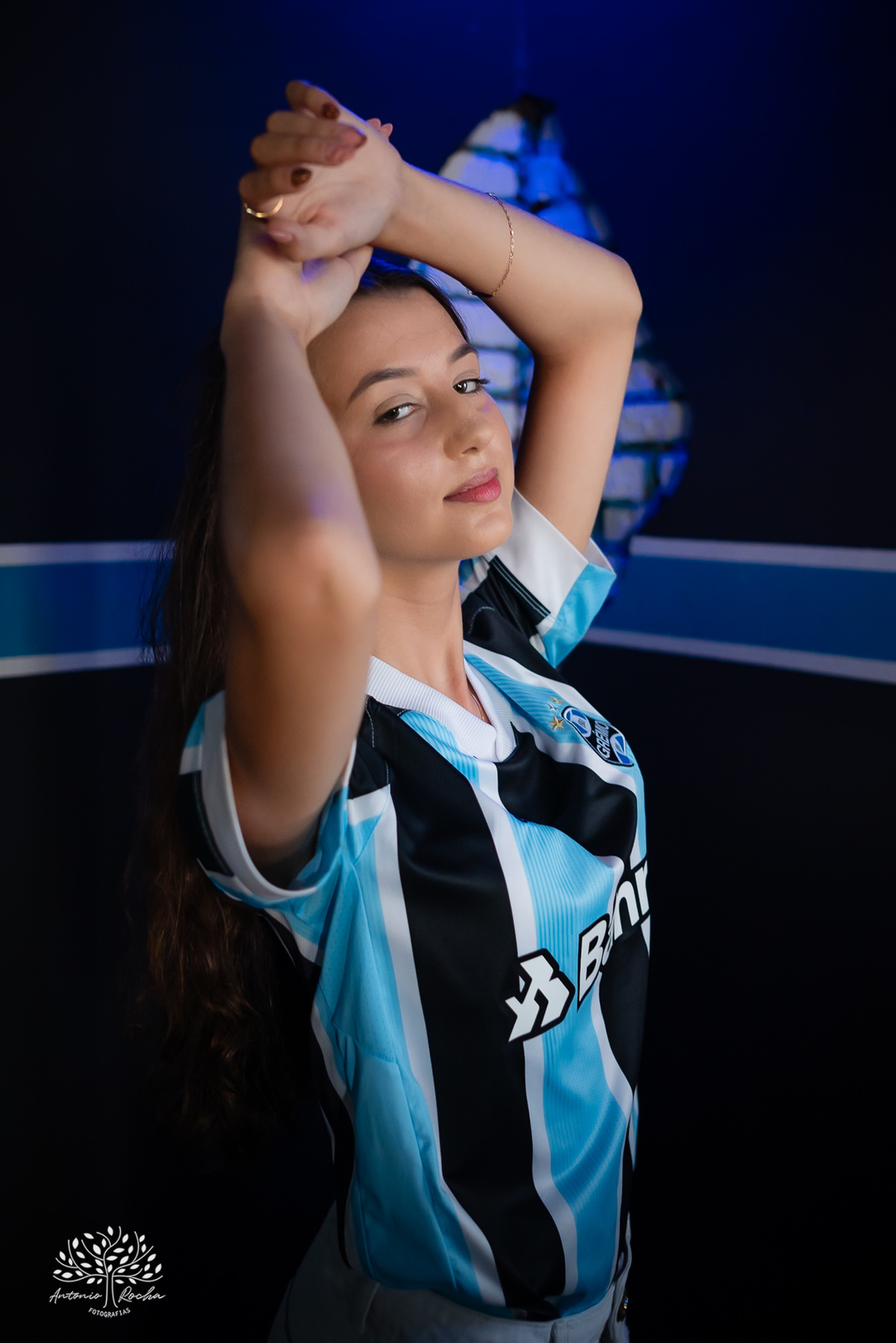 Ensaio de 15 anos - Antonielly - São Lourenço do Sul - Consulado do Grêmio - Fotografia de debutante - Fotógrafo Antonio Rocha - Paixão por futebol - Praia de São Lourenço - Debutante - Ensaio na praia - Ensaio de 15 anos - Pelotas - Camisa time - 15 anos