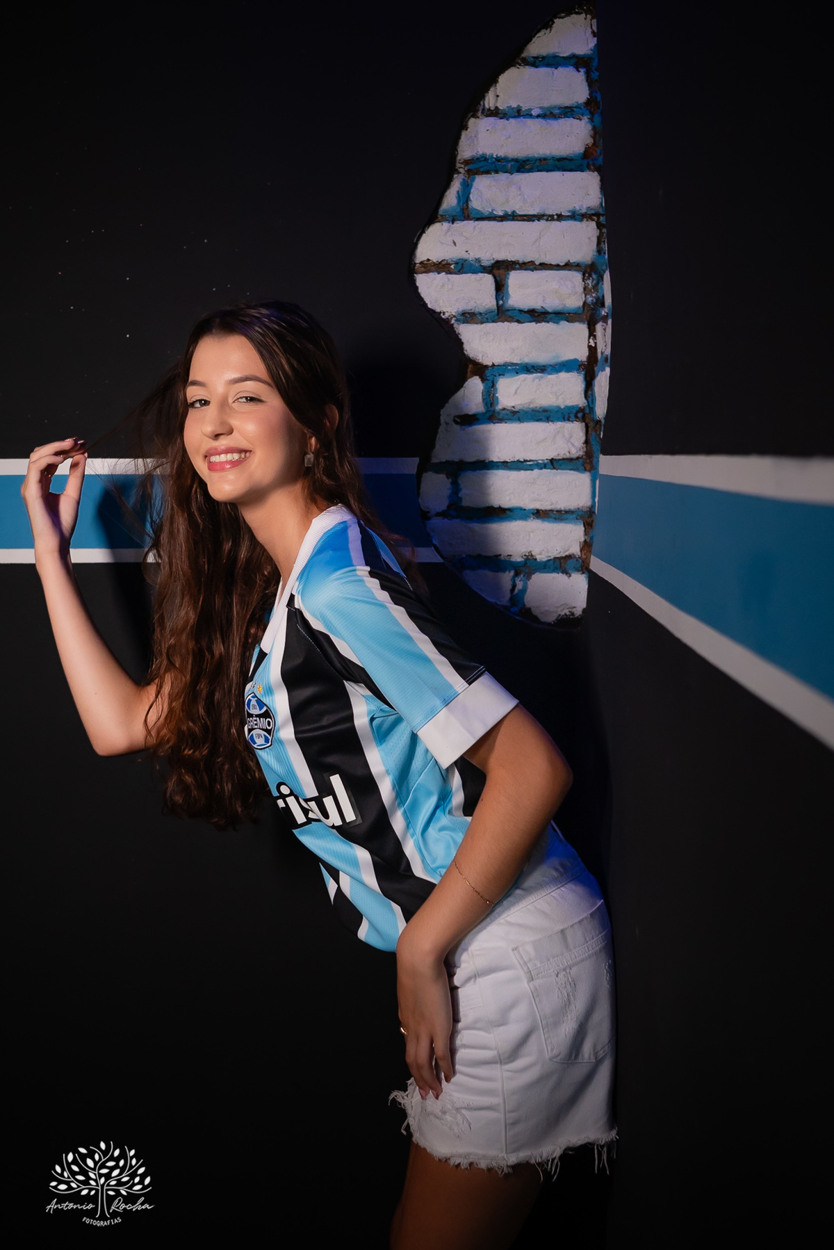 Ensaio de 15 anos - Antonielly - São Lourenço do Sul - Consulado do Grêmio - Fotografia de debutante - Fotógrafo Antonio Rocha - Paixão por futebol - Praia de São Lourenço - Debutante - Ensaio na praia - Ensaio de 15 anos - Pelotas - Camisa time - 15 anos